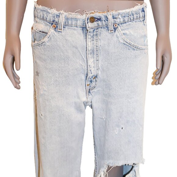 Vintage Levis Light Wash Distressed Denim Jeans Size 32W 27L Classic Blue Jeans - Picture 2 of 5